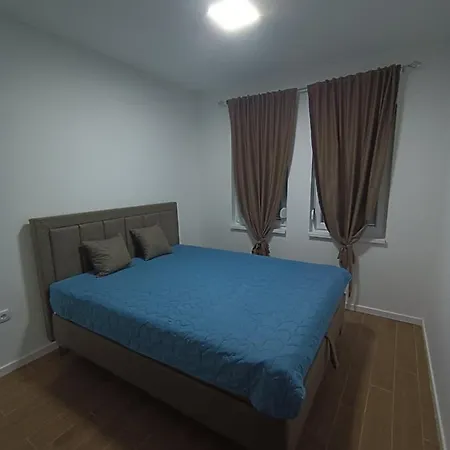 Leon Apartment *