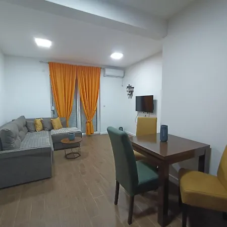 Leon Apartment *